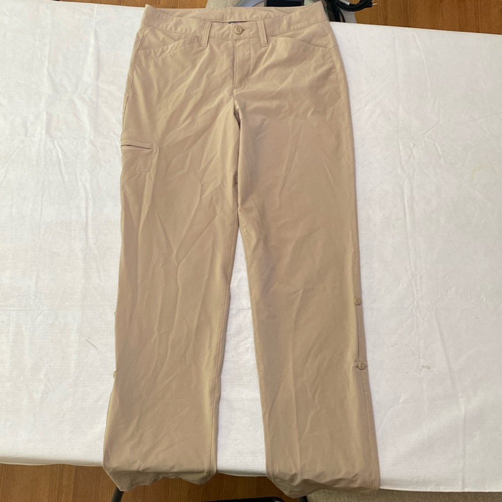 Tan lightweight Eddie Bauer pants/capris in good condition